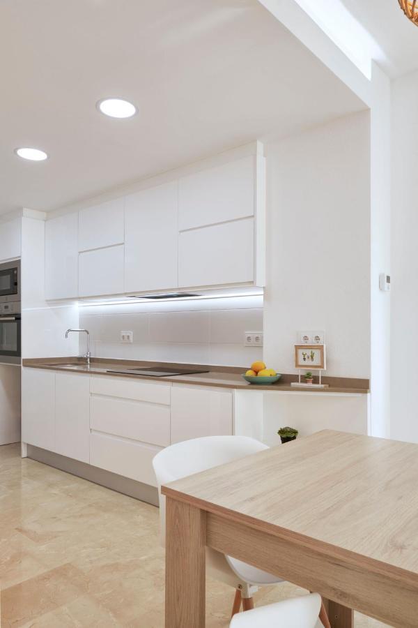 Bright Sunny Albir Beach Apartment 알비르 외부 사진